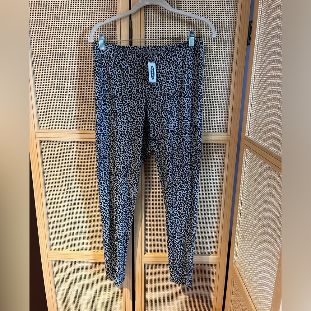 NWT Old Navy Women’s L Leopard Leggings